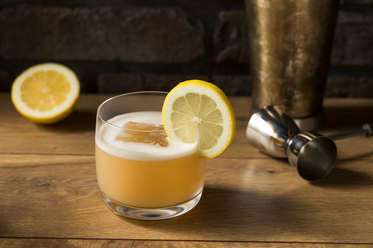 Whiskeysour-mit-schaumkrone aus eiweiß