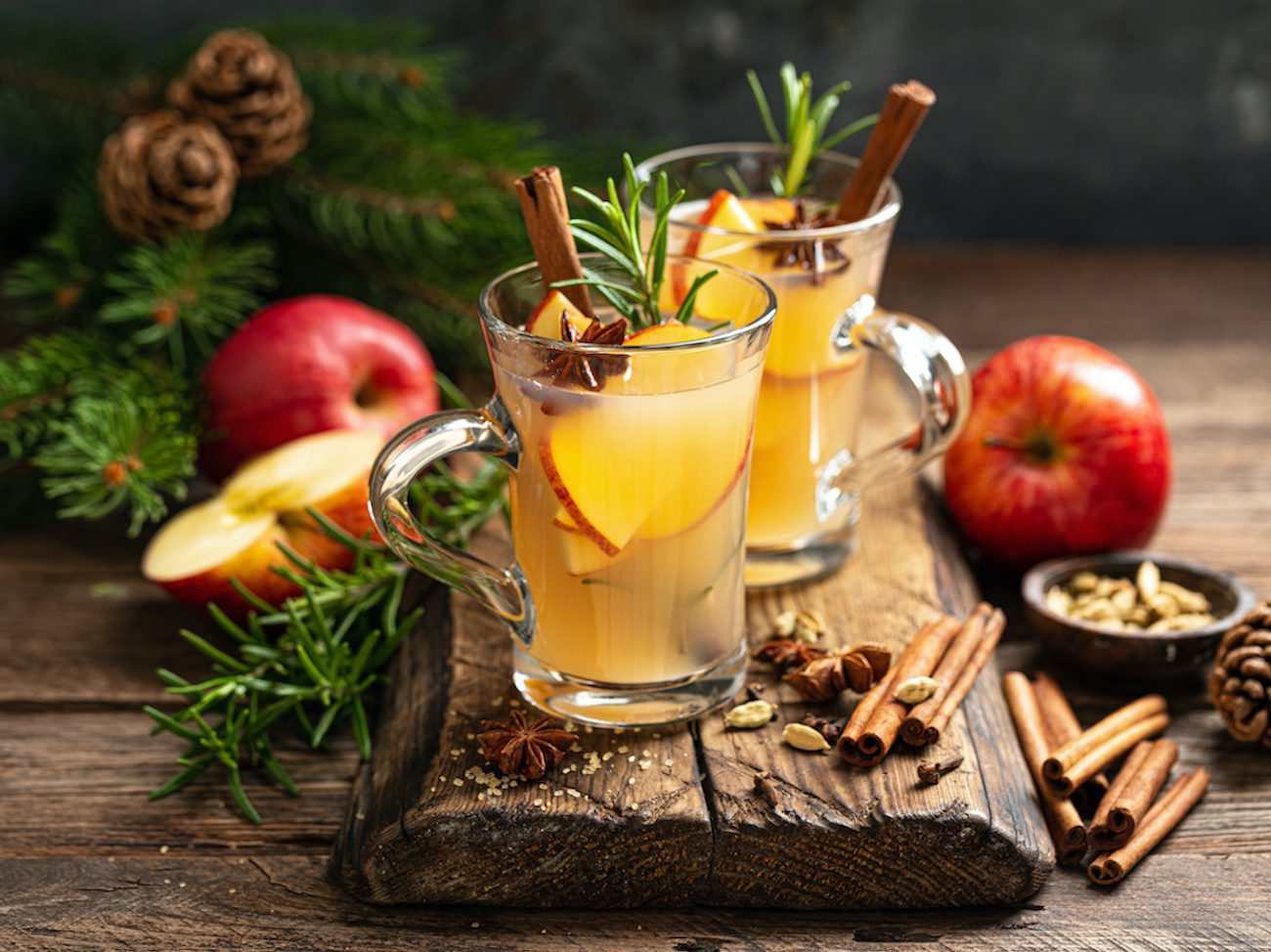 Weihnachtscocktails - 15 leckere Drinks für die Winterzeit 15 Bratapfelpunsch mit zimt