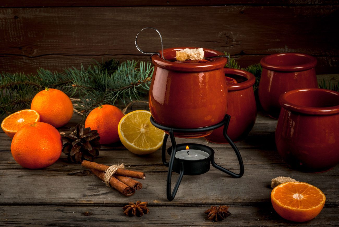 Feuerzangenbowle - hochprozentiger und warmer Winterpunsch 2 Feuerzangenbowl auf teelich
