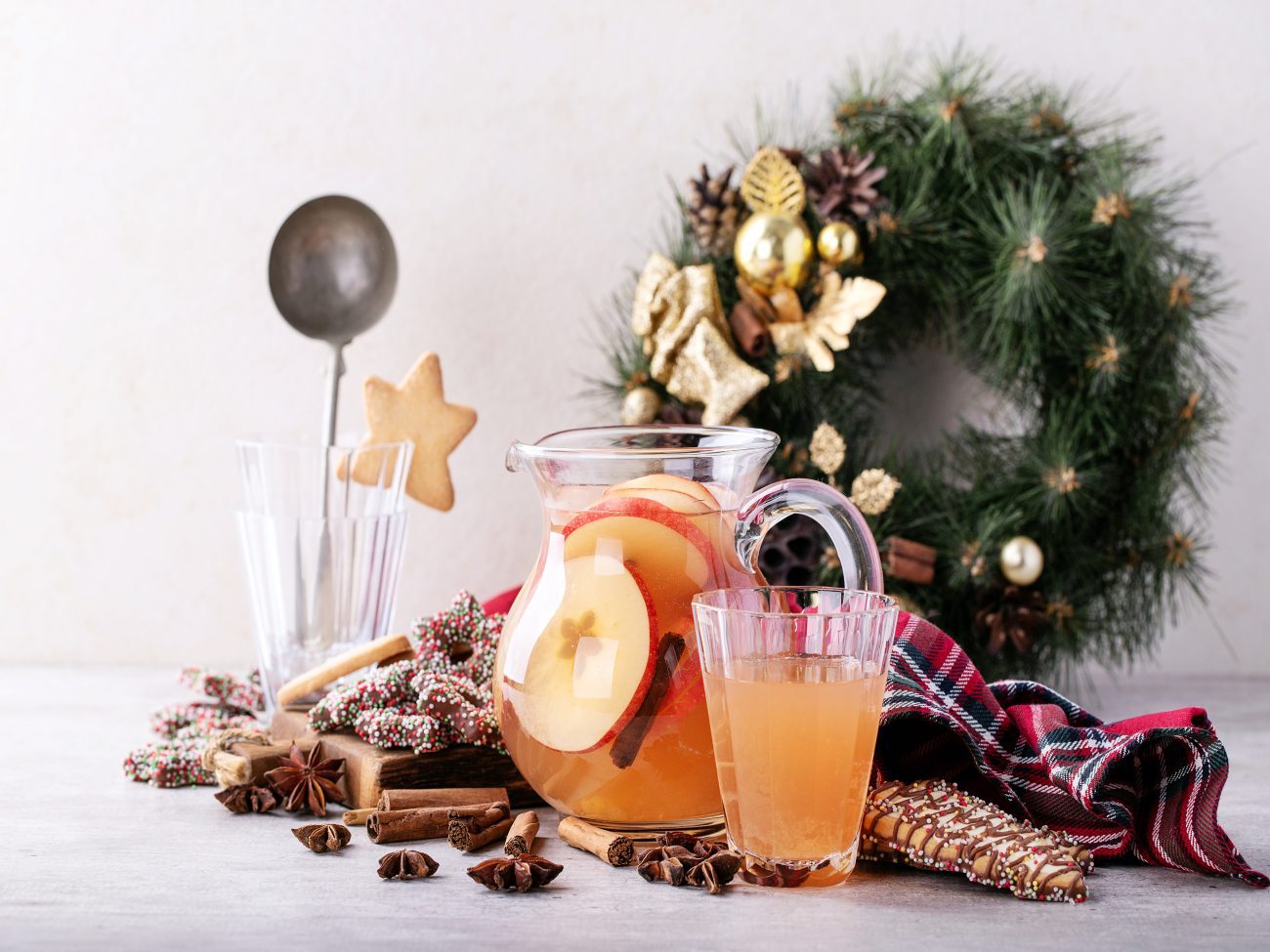 Weihnachtscocktails - 15 leckere Drinks für die Winterzeit 11 Apfelpunsch rezept