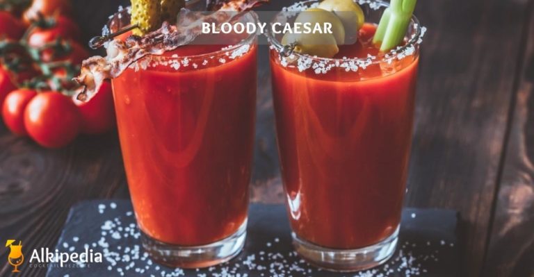 Bloody caesar cocktail auf steinplatte