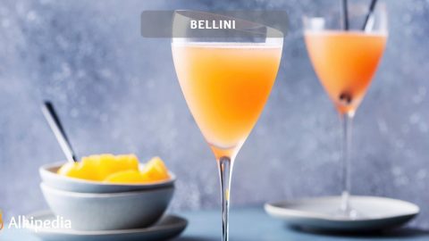 Bellini - Ein klassischer Cocktail mit püriertem Pfirsichstück
