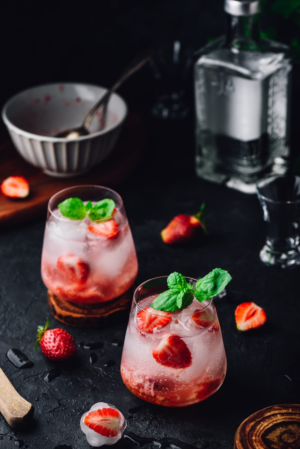 Gin-Tonic Cocktail mit Erdbeeren - Erdbeer-Gin-Tonic